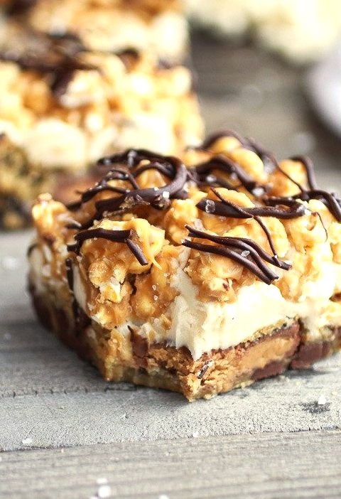 Recipe: Peanut Butter Cup Cookies & Cream Salted Caramel Popcorn Bars